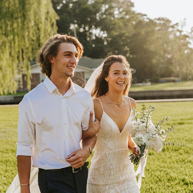 When that golden light hits just right as you walk down the aisle ☀️